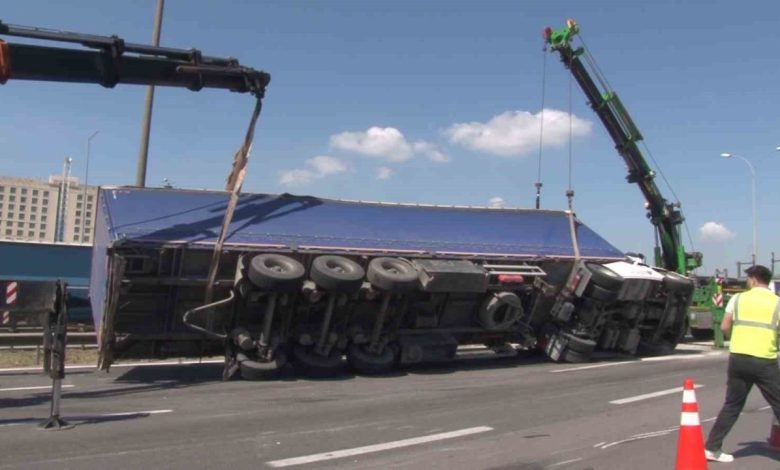 pendik tem otoyolunda devrilen tir kaldirildi e197a503bf29 |