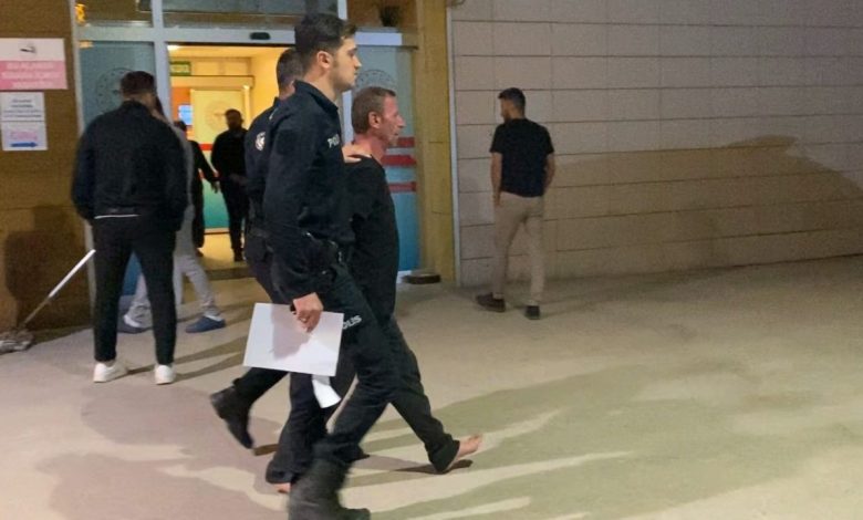 Polis baltalı saldırganı havaya ateş açarak etkisiz hale getirdi 1 polis baltali saldirgani havaya ates acarak etkisiz hale getirdi 4a4bdb6b2be0 |