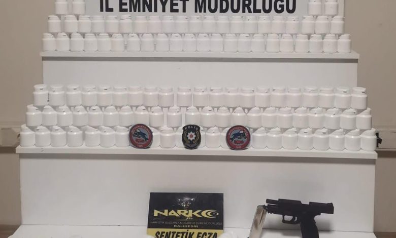Polisin dur ihtarına uymadı ama yakalanmaktan kurtulamadı 1 polisin dur ihtarina uymadi ama yakalanmaktan kurtulamadi 90c021a0a5d9 |