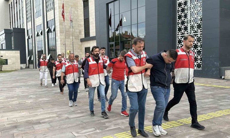 polisin dur ihtarina uymayarak kacan ve universite ogrencisinin agir yaralanmasina sebep olan 2 supheli tutuklandi 334cff94852a |