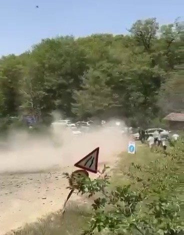 Ralli yarışında korku dolu anlar: Yarış aracı seyircilerin bulunduğıu bölgeye savruldu 1 ralli yarisinda korku dolu anlar yaris araci seyircilerin bulundugiu bolgeye savruldu ea31a8e7b506 |