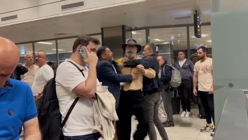 restoran isletmecisi cuneyt asanin havalimaninda yolcuyla tartistigi anlar kamerada deefa4f72141 |