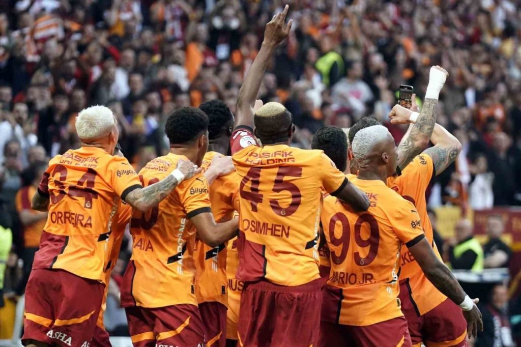 sampiyon galatasaray sadece 2 hafta lider olamadi bc9261c178ff |