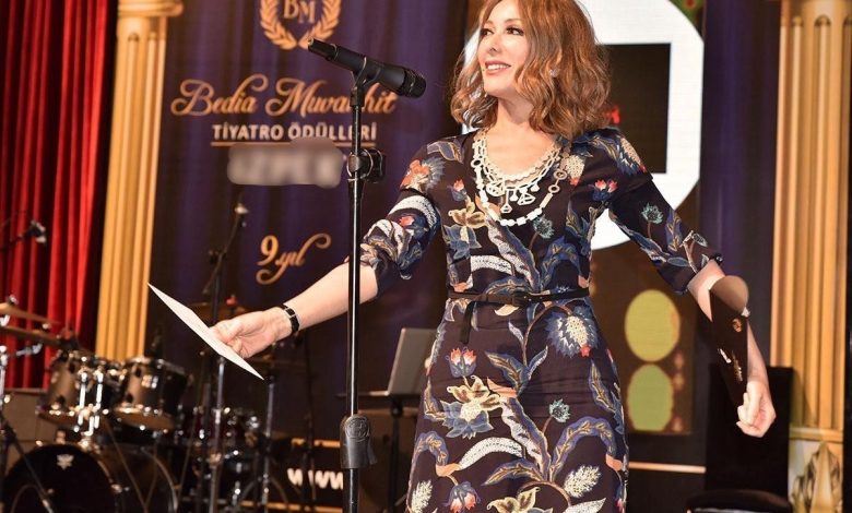 tiyatroda yilin en iyileri 13 bedia muvahhit tiyatro odullerinin adaylari belli oldu 32bbfdd749ea |