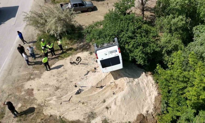 Tozu dumana katan minibüs ortalığı böyle savaş alanına çevirdi: 3 yaralı 1 tozu dumana katan minibus ortaligi boyle savas alanina cevirdi 3 yarali b4dd2e05e19a |
