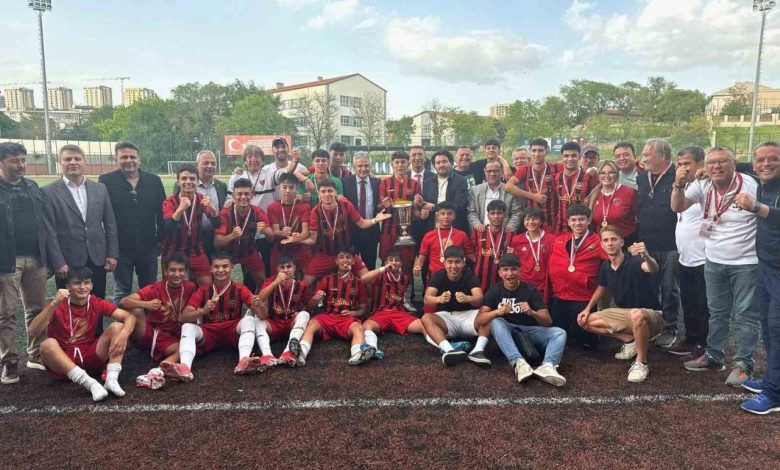 u16 turkiye sampiyonasinda sampiyon kusadasi kucukada spor d33a30e76b25 |
