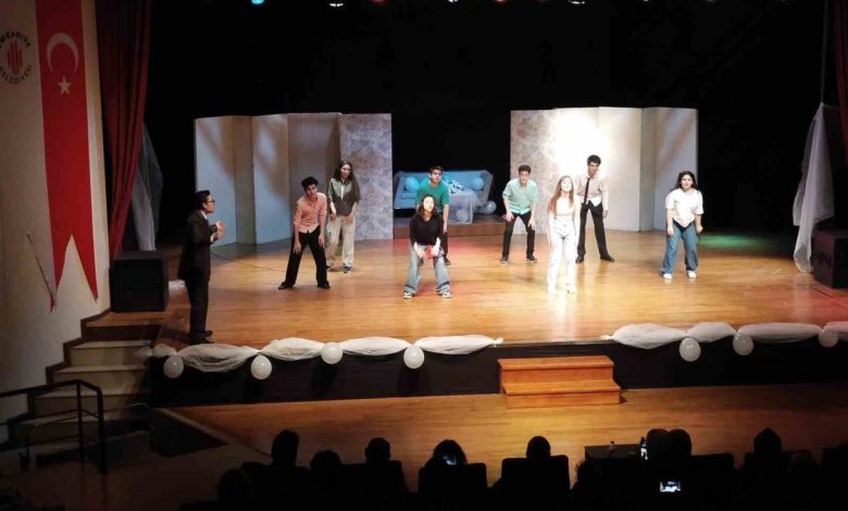 umraniye belediyesinin gorsel sanatlar akademisinin hazirladigi yil sonu gosterisi seyirci ile bulustu 93a6a30f708a |