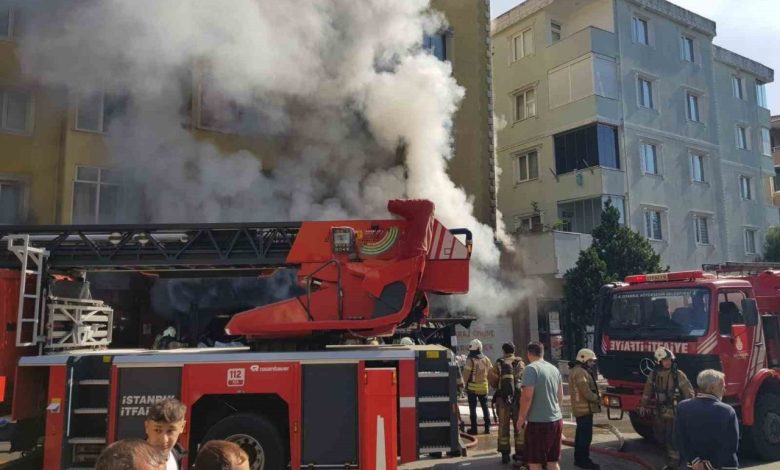 umraniyede ucuzluk pazarinda yangin dukkan sahibi gozyaslari icinde izledi ce2041e41e12 |