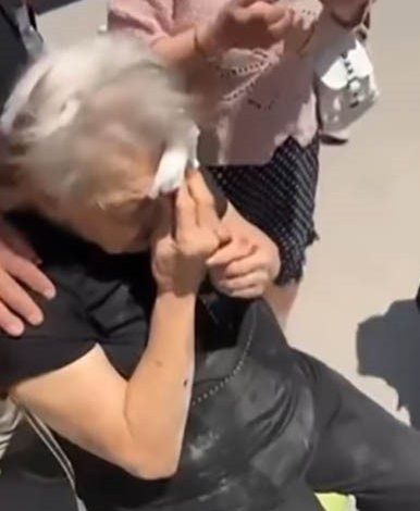 Yaşlı kadın kaldırımda düşüp kafasını vurdu, vatandaş Buca Belediyesine isyan etti 1 yasli kadin kaldirimda dusup kafasini vurdu vatandas buca belediyesine isyan etti 1bf6af04ba08 |