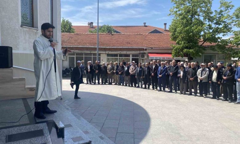 Yenice’de cuma namazı sonrası yağmur duası 1 yenicede cuma namazi sonrasi yagmur duasi b544dc02d3e2 |