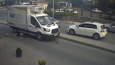 yolun karsisina gecmeye calisan kadinin uzerinden kamyonet gecti 68832a06c5dd |