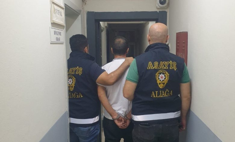 20 yıl hapis cezası bulunan cezaevi firarisi İzmir’de yakalandı 1 20 yil hapis cezasi bulunan cezaevi firarisi izmirde yakalandi 9cf7a18e1ec2 |