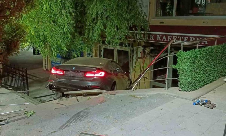 akyurt cumhuriyet meydaninda gece saatlerinde korkutan kaza 175d8bd6d5c6 |