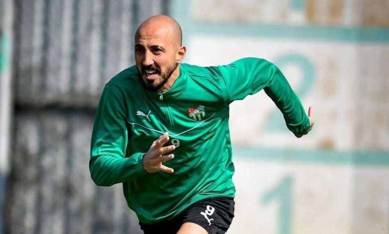 aliaga fk ahmet ilhan ozekle ilgileniyor 21eb1fec3f47 |