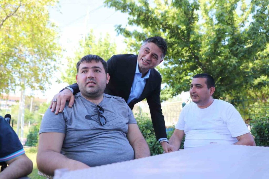 aliagada protokol ve vatandaslar bayramlasti d57bd98dbe78 |