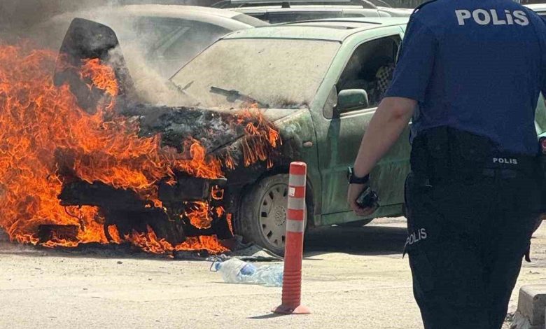 Ankara’da bir araç alev alev yandı 1 ankarada bir arac alev alev yandi 51cb4ccb2312 |