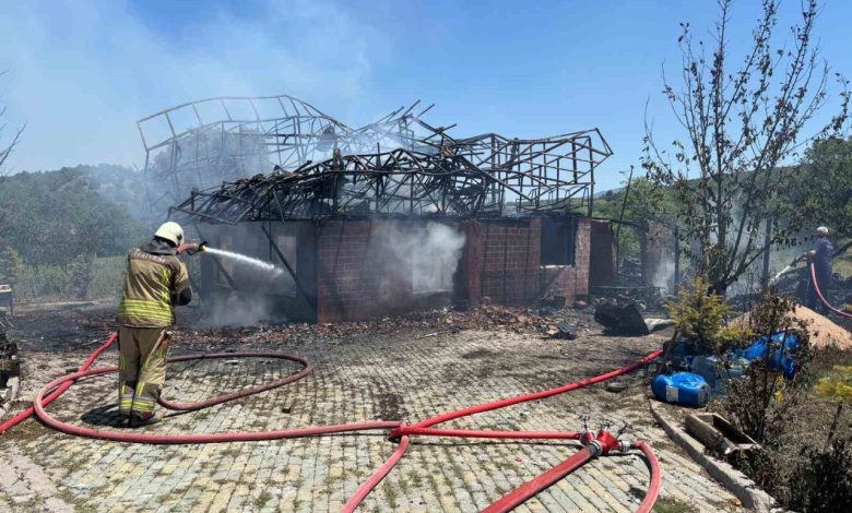 ankarada cikan yanginda bir ev kullanilamaz hale geldi 7fb241840516 |