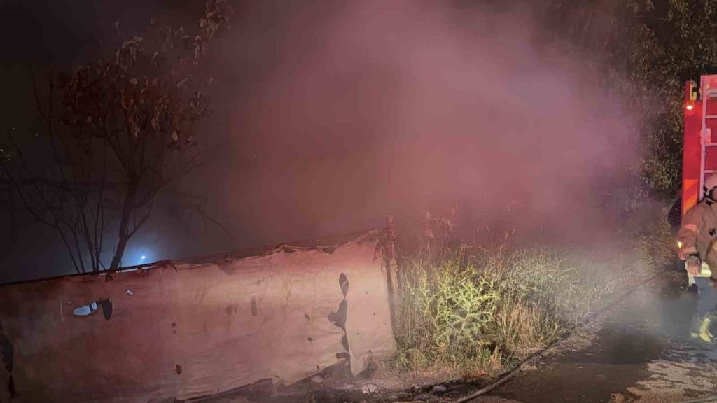 arnavutkoyde tek katli baraka alev alev yandi 5b6d85a93d52 |