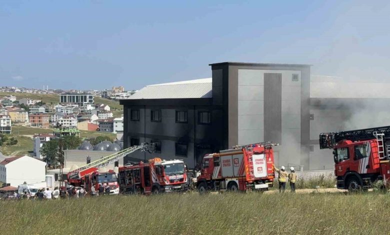 arnavutkoydeki terlik fabrikasinda cikan yangin sonduruldu 2b92b9d9920f |
