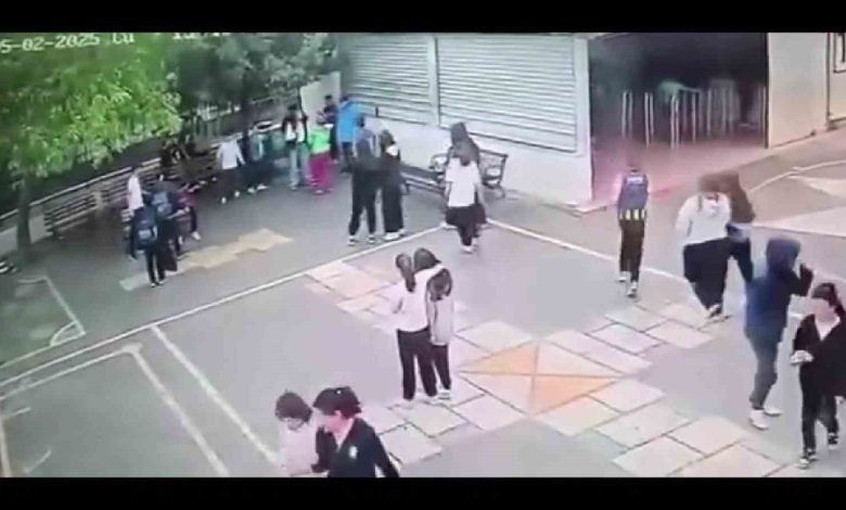 Ataşehir’de camına taş atılmasına sinirlenen kadın, okulun bahçesindeki çocuğa saldırdı 1 atasehirde camina tas atilmasina sinirlenen kadin okulun bahcesindeki cocuga saldirdi fa061bf7576b |