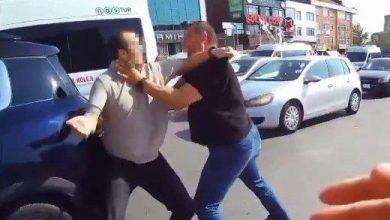 atasehirde yol verme kavgasinda suruculer birbirine girdi ehliyetler gidiyor yapmayin af78a57b1400 |