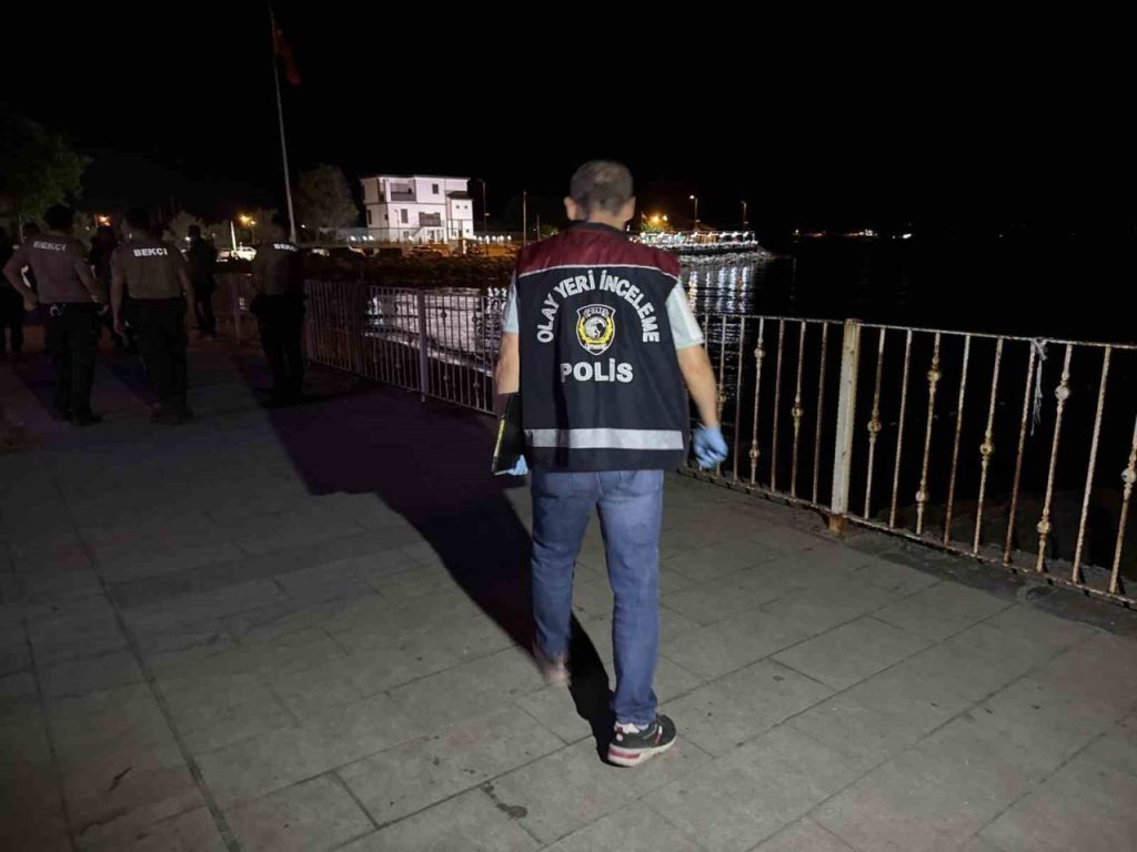 avcilarda husumetliler arasinda silahli kavga 2 yarali 1978a5c215df |