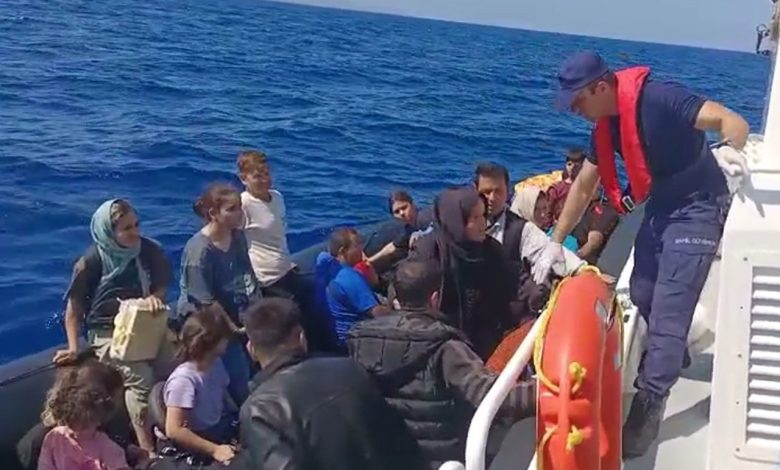 Ayvacık açıklarında 32 kaçak göçmen kurtarıldı 1 ayvacik aciklarinda 32 kacak gocmen kurtarildi e7246f80ad48 |