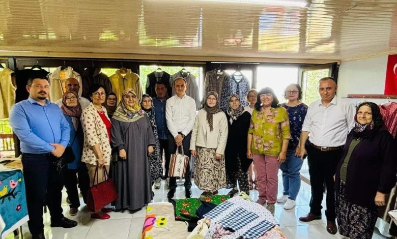 ayvacikta giyim uretim teknolojileri kursu yil sonu sergisi 3d805028c7ca |