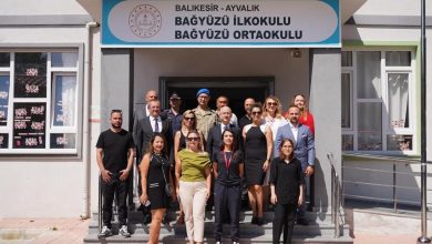 ayvalikta ogrencilerin karne heyecani 86405c6b7982 |