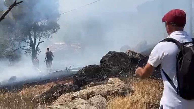 Ayvalık’ta orman yangını 1 ayvalikta orman yangini c84e35175235 |