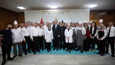 bakan bayraktar personel ile bayramlasti 652eca220886 |