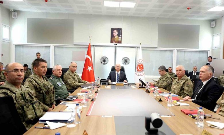 Bakan Güler İran sınır hattında incelemelerde bulundu 1 bakan guler iran sinir hattinda incelemelerde bulundu 8344e9afbeff |