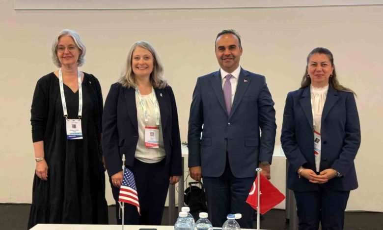 bakan kacir antarktikada kalici turk bilim ussu kuracagiz 08a1f5d763c2 |