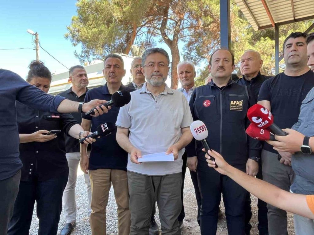 bakan yumakli izmirdeki yanginin enerjisi dusuruldu c811809aa5a5 |