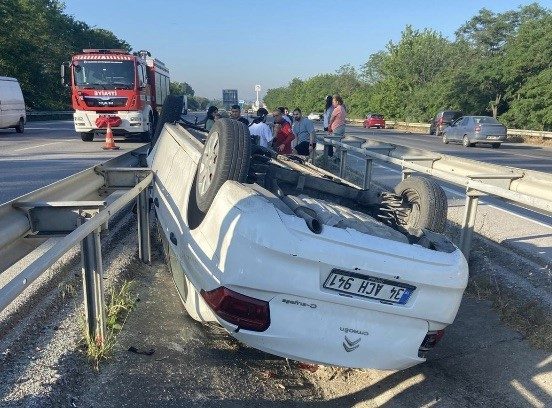 balikesir bursa kara yolunda trafik kazasi 2 yarali 0007f1af7716 |