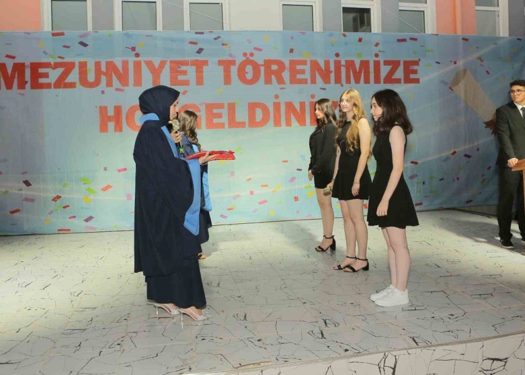 balikesir fekalde mezuniyet sevinci 83d38c67e94c |