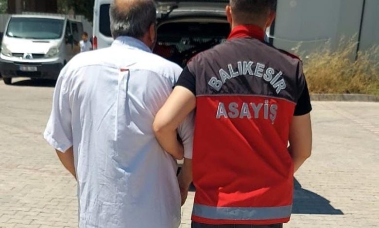 Balıkesir’de 35 yıl hapis cezasıyla aranan şahıs yakalandı 1 balikesirde 35 yil hapis cezasiyla aranan sahis yakalandi 7c6ed44634c4 e1751097502971 |