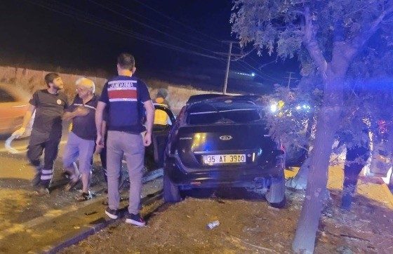 Bandırma yolunda tır ile otomobil çarpıştı: 2 yaralı 1 bandirma yolunda tir ile otomobil carpisti 2 yarali 908cf9aa3781 |