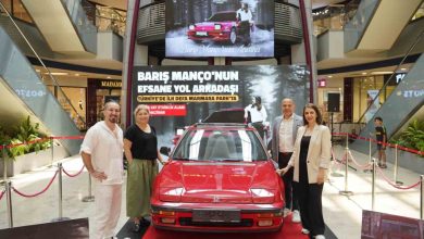 baris manconun kirmizi spor otomobili ziyaretcileriyle bulustu 6a82fcb9c26f |