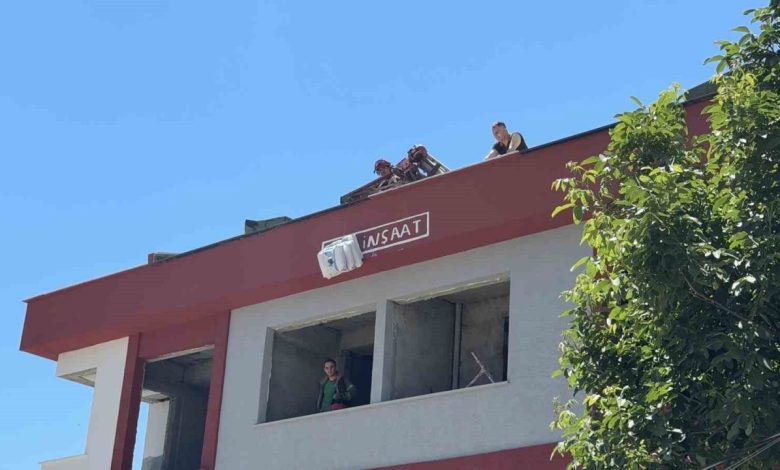 Başakşehir’de elektrik akımına kapılan işçi inşaattan düştü 1 basaksehirde elektrik akimina kapilan isci insaattan dustu 2bc8aa5e137b |