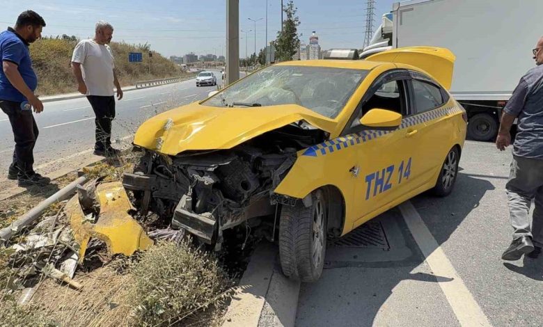 Başakşehir’de kontrolden çıkan taksi refüje çıktı: 1 yaralı 1 basaksehirde kontrolden cikan taksi refuje cikti 1 yarali c139b6b1a485 |