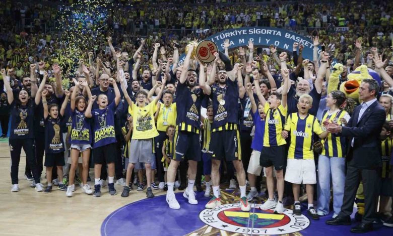 Basketbol Süper Ligi’nde şampiyon Fenerbahçe Beko kupasını aldı 1 basketbol super liginde sampiyon fenerbahce beko kupasini aldi 814a23ecb089 |