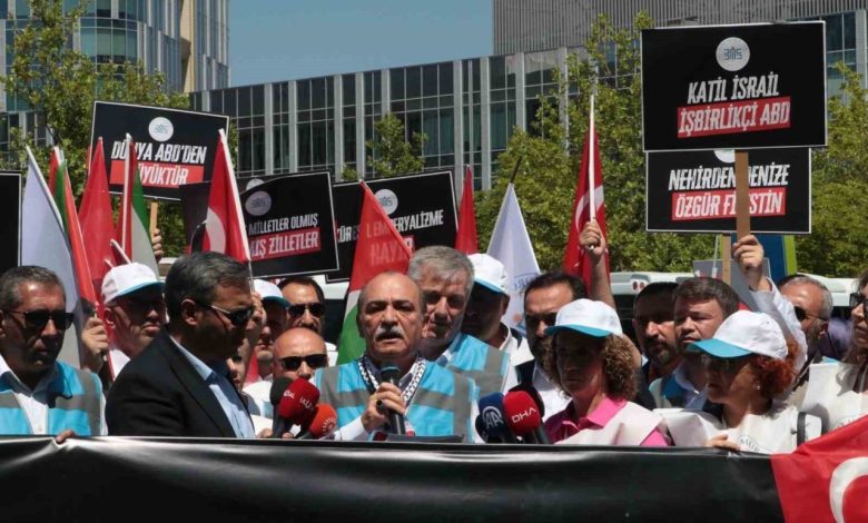 buro memur senden abd buyukelciligi onunde siyah celenkli protesto 1ca0eff252a8 |