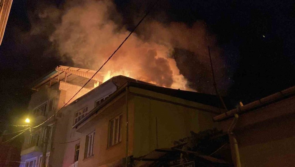 bursada oto tamirhanesinde yangin 5d7468d21c1a |