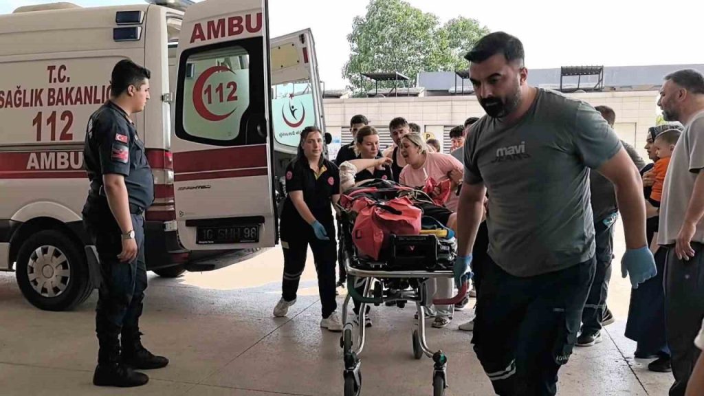 bursada otomobile carpan motosikletliler agir yaralandi 82735458f604 |