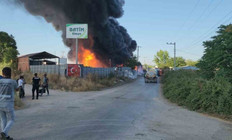 bursada plastik fabrikasi alevlere teslim oldu b22af6b1ceec |