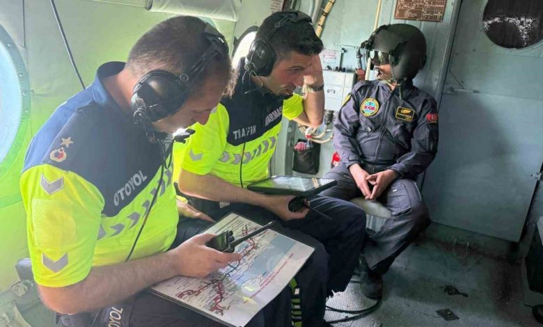 Bursa’da tatil trafiğine jandarmadan helikopterle denetim 1 bursada tatil trafigine jandarmadan helikopterle denetim ef68ffecf6e3 |