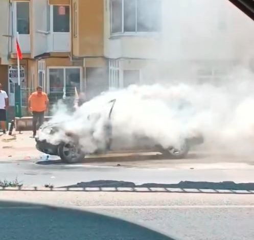 buyukcekmecede park halindeki otomobil kendiliginden alev aldi e4fc00cb2531 |