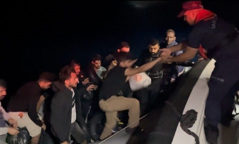 canakkalede 37 kacak gocmen ile 2 gocmen kacakcisi yakalandi 19a43575f9a3 |