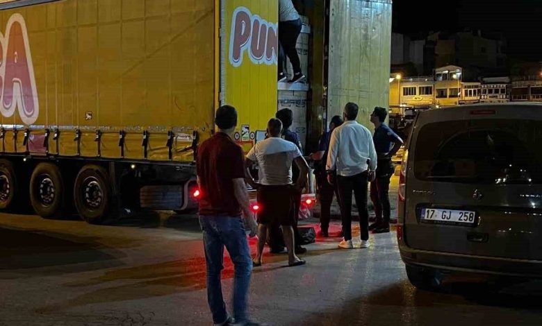 canakkalede kacak gocmenler brandasini yirtip girdikleri tirin dorsesinde yakalandi 16cbb6770107 |